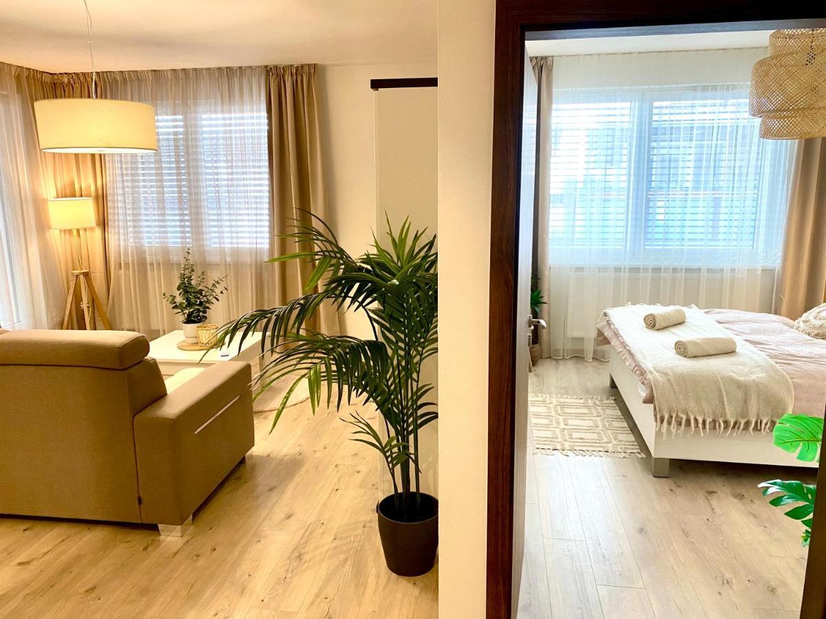The Elite Suite Downtown A/C & Garage Parking Bratislava Exterior foto